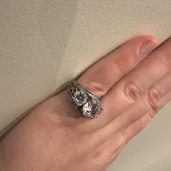 Fake ring - Picture 3 of 7